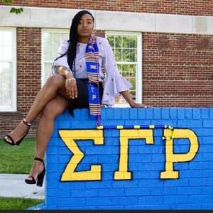 Meet your Posher, Julia